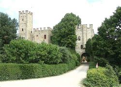 Portale del Castello di Montalto